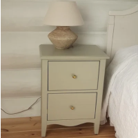 Тумбы прикроватные из массива