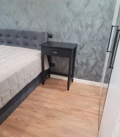 Черная прикроватная тумба из массива дерева ВРК745